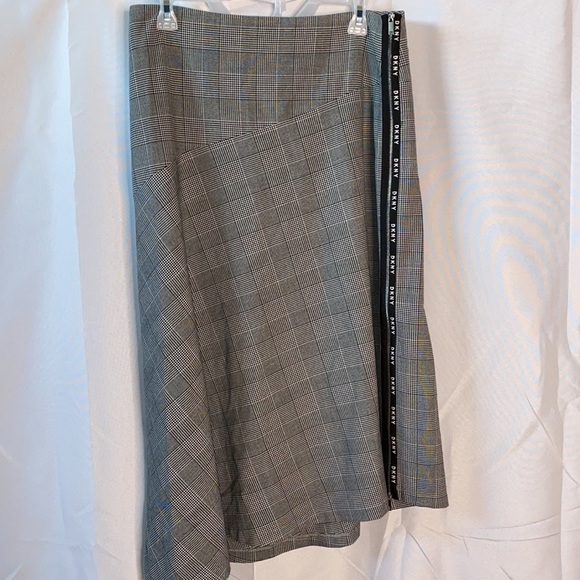DKNY Black Asymmetrical Skirt W/ Logo Zipper - Picture 2 of 8